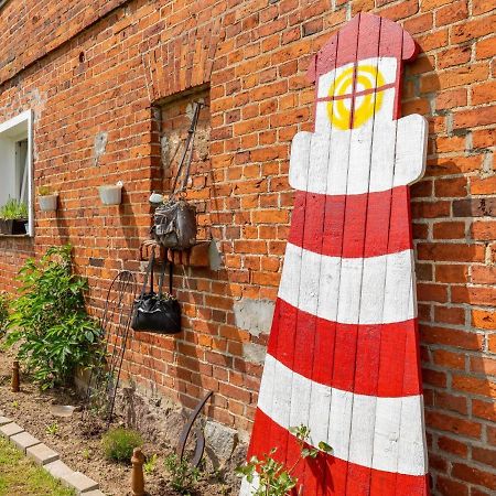 Snug Holiday Home In Divitz Spoldershagen Near Skydiving Diwitz Exterior foto