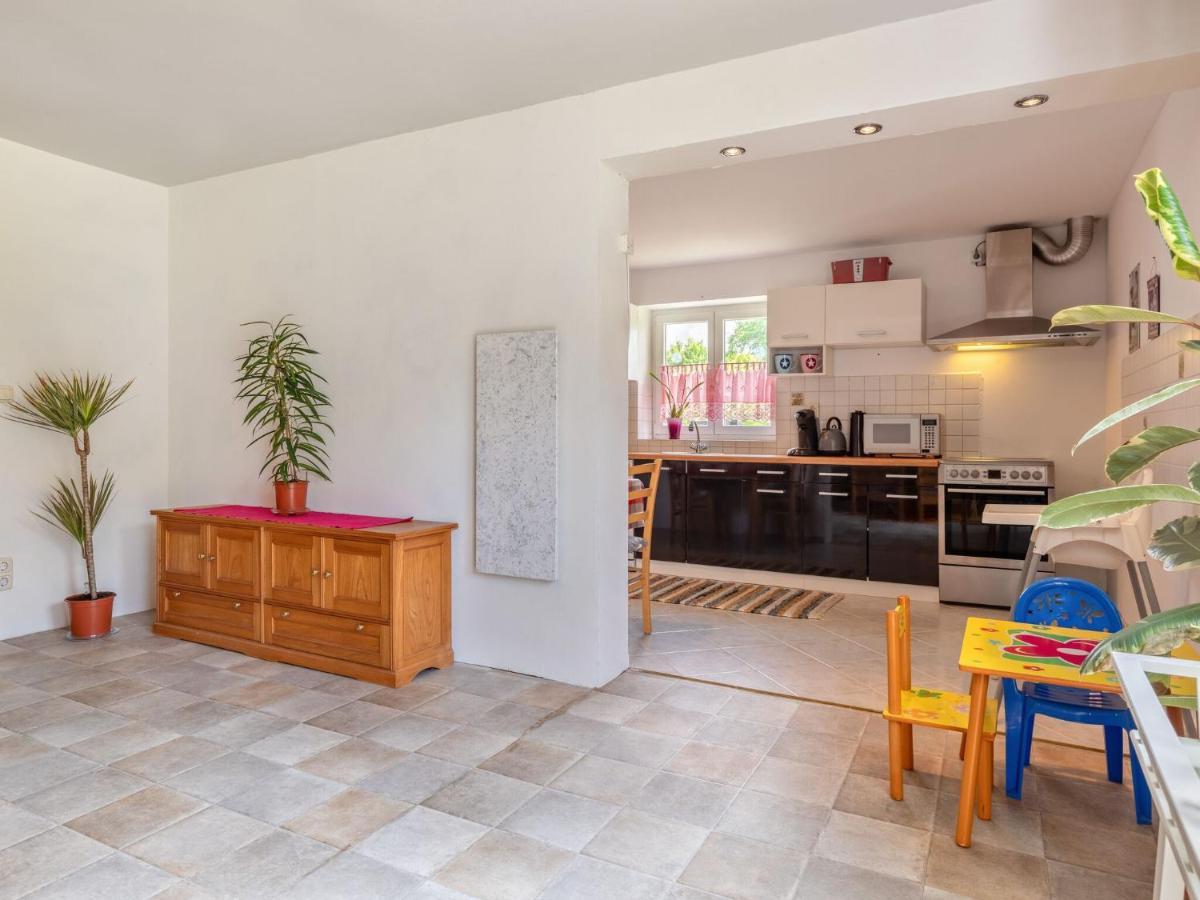 Snug Holiday Home In Divitz Spoldershagen Near Skydiving Diwitz Exterior foto