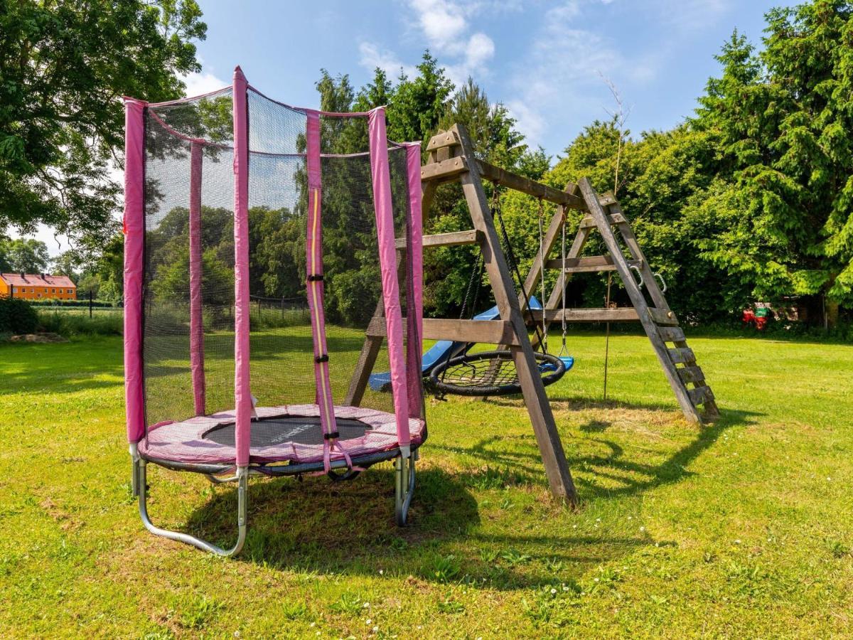 Snug Holiday Home In Divitz Spoldershagen Near Skydiving Diwitz Exterior foto