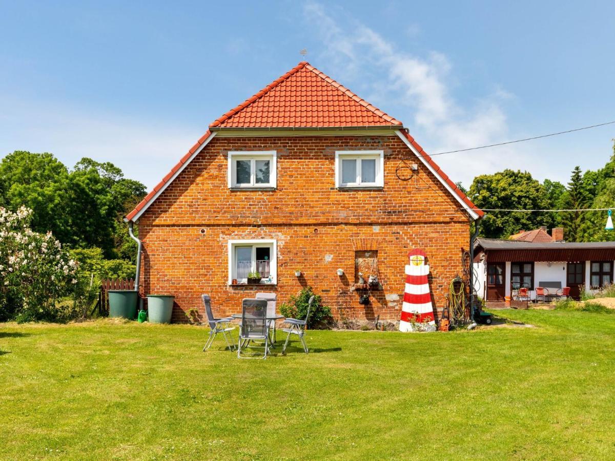 Snug Holiday Home In Divitz Spoldershagen Near Skydiving Diwitz Exterior foto